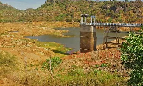 குட்டை போல காட்சியளிக்கும் மாம்பழத்துறையாறு அணை