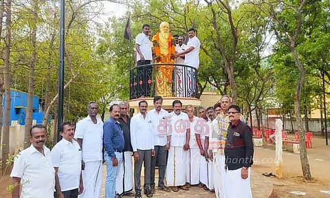 பெரியார் சிலைக்கு மாலை அணிவித்து மரியாதை