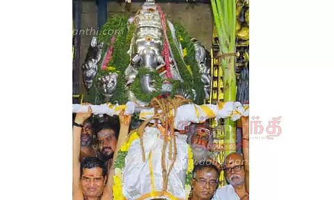 சதுர்த்தியையொட்டி மீனாட்சி அம்மன் கோவிலில் முக்குறுணி விநாயகருக்கு வெள்ளிக்கவச அலங்காரம்- 18 படியில் மெகா கொழுக்கட்டை படையல்