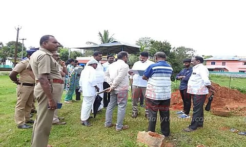 செல்போன் கோபுரம் அமைக்க பொதுமக்கள் எதிர்ப்பு