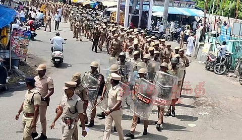 விநாயகர் சிலை ஊர்வலத்தையொட்டி போலீசார் கொடி அணிவகுப்பு