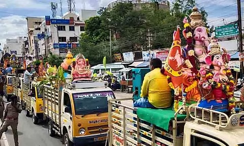 விநாயகர் சிலைகள் ஆற்றில் கரைப்பு