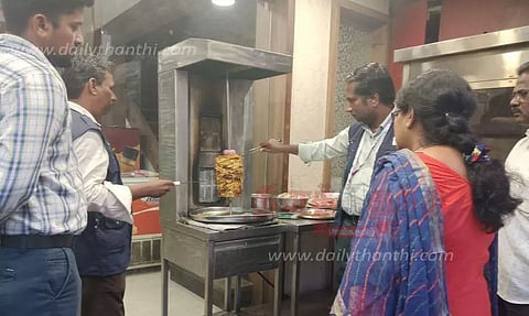 ஓட்டல்களில் உணவு பாதுகாப்புத்துறை அதிகாரிகள் அதிரடி சோதனை