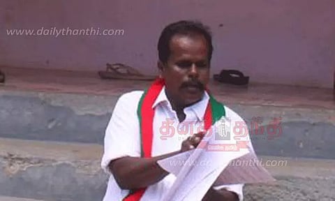பஞ்சாயத்து கூட்டத்தில் கவுன்சிலர் திடீர் தர்ணா