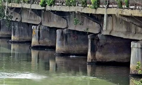 சிந்தாதிரிப்பேட்டையில் கூவம் ஆற்றில் குதித்து ஆட்டோ டிரைவர் தற்கொலை