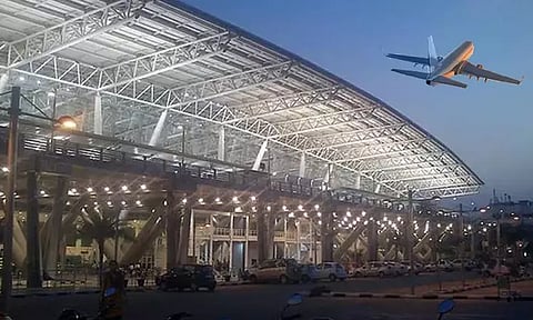 ஒரே நாளில் ரூ.14 கோடி தங்கம் பறிமுதல் எதிரொலி: சென்னை விமான நிலையத்தில் 20 சுங்க இலாகா அதிகாரிகள் இடமாற்றம்