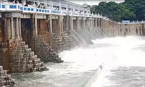 கண்டலேறு அணையில் இருந்து பூண்டி ஏரிக்கு தண்ணீர் வரத்து 1,030 கனஅடியாக அதிகரிப்பு