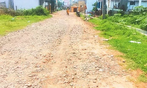 பேரம்பாக்கத்தில் கரடுமுரடான சாலையை சீரமைக்க வேண்டும் - பொதுமக்கள் கோரிக்கை