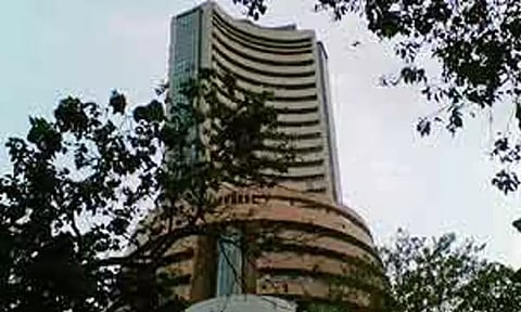 மும்பை பங்கு சந்தை; சென்செக்ஸ் குறியீடு 700 புள்ளிகள் சரிவு