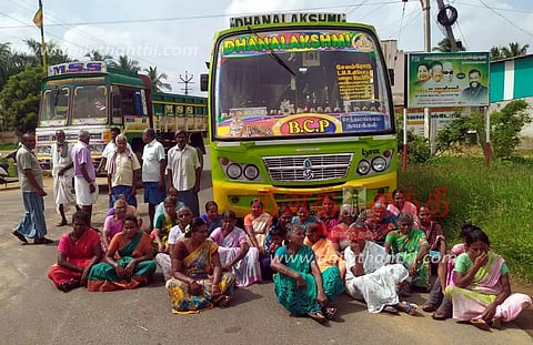 நாமக்கல் அருகேகிராமத்துக்குள் செல்லாத மினிபஸ் சிறைபிடிப்பு