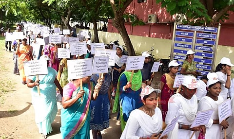 நாமக்கல்லில்கல்லூரி மாணவிகள் விழிப்புணர்வு ஊர்வலம்