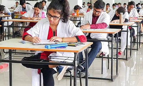 நீட் முதுநிலை தேர்வில் கட் ஆப் மதிப்பெண் பூஜ்ஜியமாக குறைப்பு..!