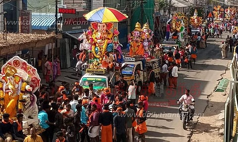 விநாயகர் சிலைகள் கடலில் கரைப்பு