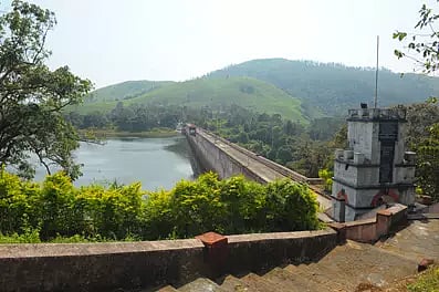 முல்லைப்பெரியாறு அணையில் தண்ணீர் திறப்பு குறைப்பு