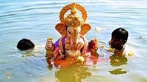 தெலுங்கானாவில் விநாயகர் சிலை கரைப்பின் போது ஏரியில் மூழ்கி 6 மாணவர்கள் பலி.
