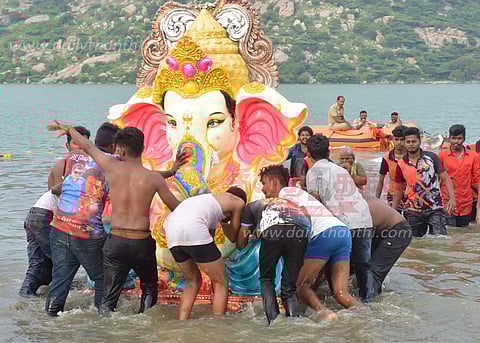 கிருஷ்ணகிரிமாவட்டம் முழுவதும்350 விநாயகர் சிலைகள் நீர்நிலைகளில் கரைப்பு