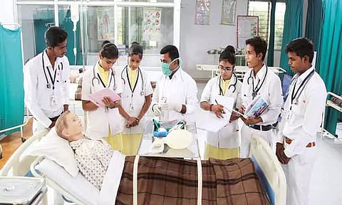 வேலைவாய்ப்புகள் நிறைந்த பாராமெடிக்கல் படிப்புகள்..!