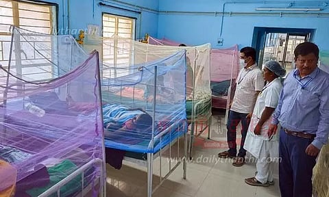 டெங்கு காய்ச்சல் பாதித்தவர்களுக்கு சிகிச்சை அளிக்க தனி வார்டு