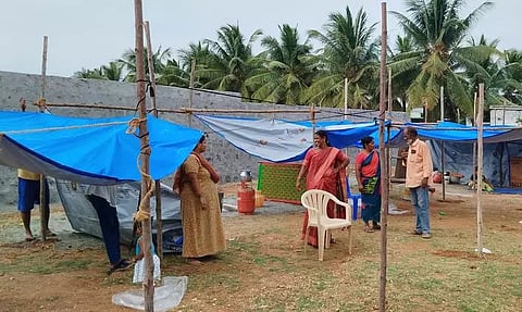 புறம்போக்கு நிலத்தில் கூடாரம் அமைத்து ஆக்கிரமிக்க முயற்சி