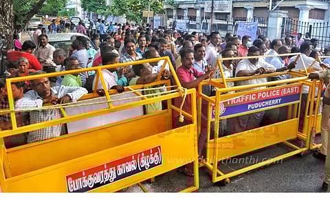 சுகாதாரத்துறை ஊழியர்கள் தலைமை செயலகம் நோக்கி ஊர்வலம்