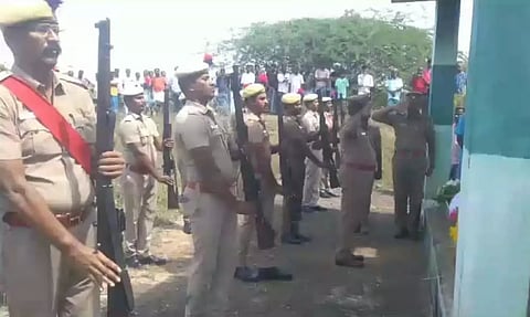 பாலீஸ் ஏட்டு உடல் அரசு மரியாதையுடன் தகனம்