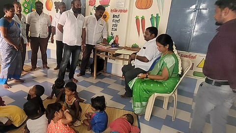 அங்கன்வாடி மையத்தில் ஒன்றியக்குழு தலைவர் ஆய்வு