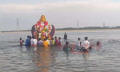 2-வது நாளாக விநாயகர் சிலைகள் கரைப்பு