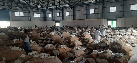 ரூ.4 லட்சத்துக்கு பருத்தி ஏலம்