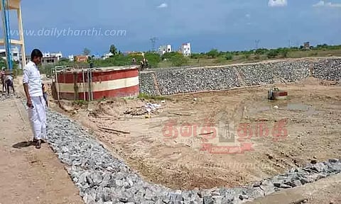 ஊருணியில் மேம்பாட்டு பணி தீவிரம்