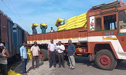 சின்னசேலத்திற்கு 1,296 மெட்ரிக் டன் உரம் வந்தது