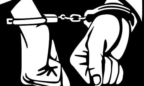 இரும்பு உருளைகளை திருடியவர் கைது