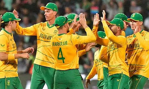 உலகக் கோப்பை கிரிக்கெட் போட்டிக்கான தென்ஆப்பிரிக்க அணியில் இருந்து 2 வீரர்கள் விலகல்