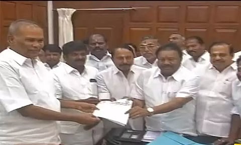 எதிர்க்கட்சி துணைத்தலைவர் இருக்கை விவகாரம்: சட்டப்பேரவை தலைவருடன் அதிமுகவினர் சந்திப்பு