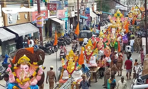 பலத்த போலீஸ் பாதுகாப்புடன் விநாயகர் சிலைகள் ஊர்வலம்
