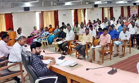 நடவு எந்திரங்கள், களை எடுக்கும் கருவி கிடைக்க ஏற்பாடு செய்ய வேண்டும்