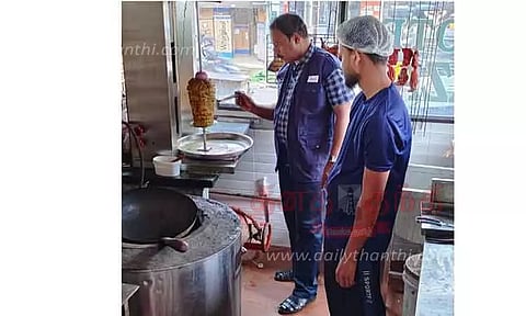 வண்ணப்பொடி கலந்து குளிர்சாதன பெட்டியில் வைத்த இறைச்சி அழிப்பு