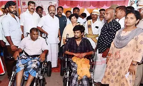 மாற்றுத்திறனாளிகளுக்கு உபகரணங்கள்