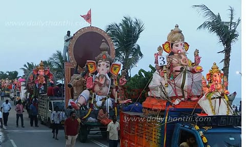 விநாயகர் சிலைகள் ஊர்வலத்தில் கோஷ்டி மோதல்