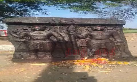 கள்ளிக்குடி அருகே 17-ம் நூற்றாண்டு சிற்பங்கள் கண்டெடுப்பு