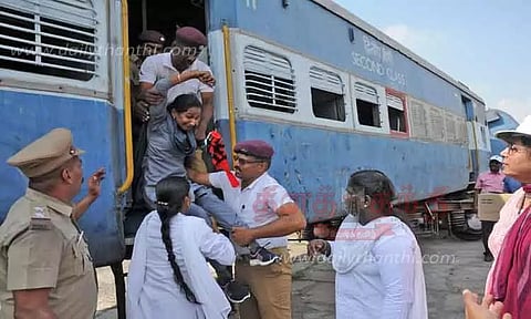 ஈரோட்டில் ரெயில் விபத்து ஒத்திகை விழிப்புணர்வு நிகழ்ச்சி