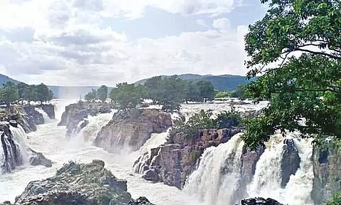 தமிழகத்துக்கு காவிரி நீர் திறப்பதை கண்டித்து மண்டியாவில் இன்று முழு அடைப்பு