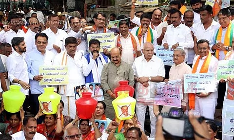 தமிழகத்துக்கு காவிரி நீர் திறப்பதை கண்டித்து பெங்களூருவில் பா.ஜனதாவினர் போராட்டம்