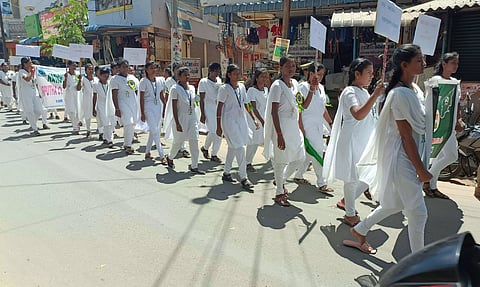 வம்பன் அற்புதா கல்லூரியில் விழிப்புணர்வு ஊர்வலம்