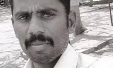 சின்னசேலம் அருகேலாரியில் மோட்டார் சைக்கிள் மோதல்; சாலை பணியாளர் சாவு