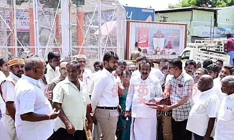 ஈரோடு கருங்கல்பாளையத்தில் காந்தி சிலையை இடமாற்றம் செய்ய முடிவு அமைச்சர் முத்துசாமி ஆய்வு