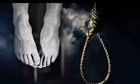 பர்கூர் வனப்பகுதியில் மரத்தில் தூக்குப்போட்டு முதியவர் தற்கொலை