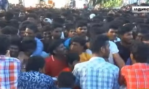 மதுரையில் 'ஹேப்பி ஸ்ட்ரீட்' நிகழ்ச்சி பாதியில் நிறுத்தம்