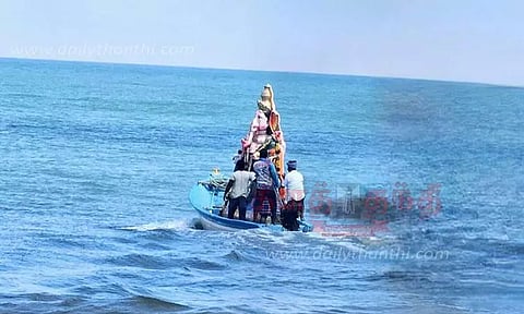 விநாயகர் சிலைகள் கடலில் கரைப்பு