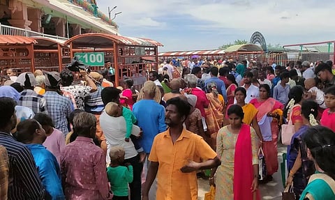 பழனி முருகன் கோவிலில் அலைமோதிய பக்தர்கள்