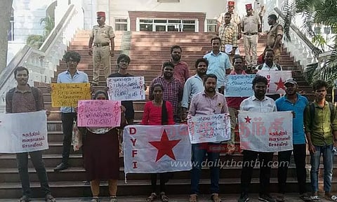 ஆசிரியர் பணியிடங்களுக்கான நேரடி தேர்வு தற்காலிக நிறுத்தம்